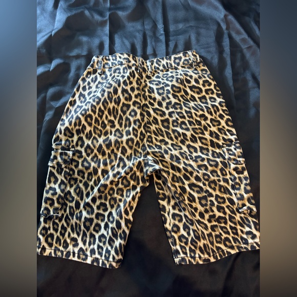 American Bazi 🐆 Cheetah Print Cargo Bermuda Shorts Size Small - Picture 5 of 5